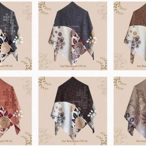 Berikutnya ada @hijabfiqih yang menjual hijab motif murah. Followers di akun Instagramnya juga sudah mencapai 26,6 ribu. Ada banyak pilihan warna hijab motif mulai dari warna yang cenderung gelap, soft dan hingga warna yang cerah. Kombinasi warna yang terdapat pada hijab juga sangat ciamik. Motif-motif yang ditampilkan juga sangat beragam mulai dari motif floral hingga abstrak. Terdapat juga hijab motif yang sudah laser cut kekinian.