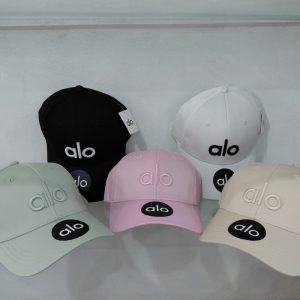 Saat ini kami telah mengembangkan variasi produk yang kami jual menjadi berbagai aksesoris wanita dan laki laki meliputi tas, sepatu, topi, pakaian dan lainnya.