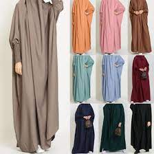 Baju jenis ini menggunakan kain Nida yang lembut, ringan, tidak menerawang, dan jatuhnya mewah saat dikenakan — ideal untuk abaya, jilbab, atau maxi dress yang memberikan kesan longgar dan elegan. Alibaba +7 abayamuslimhijab.en.made-in-china.com +7 Alibaba +7 Made in China Desainnya umumnya berupa potongan oversized atau swing (berayun), dengan panjang hingga mata kaki atau bawah, lengan panjang, dan kerap dilengkapi detail seperti ikat pinggang, kerah bulat/crew neck, atau hem bergelombang (ruffle). Pakaian ini sangat populer karena menawarkan tampilan cover tanpa mengorbankan estetika — menjadi favorit untuk dipakai sehari-hari atau acara formal dan keagamaan.