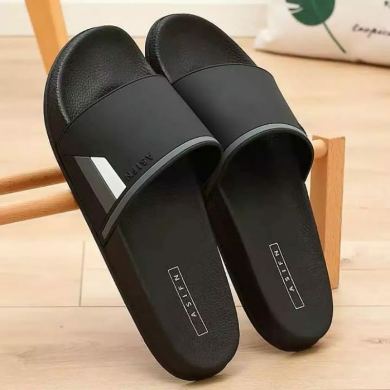 Desain Slip-On: Mudah dipakai dan dilepas, cocok untuk gaya hidup praktis. ✅ Material Berkualitas: Terbuat dari bahan EVA/PVC/TPR ringan dan lentur, memberikan kenyamanan maksimal setiap langkah. ✅ Insole Empuk: Bagian dalam sandal dilengkapi bantalan empuk untuk kenyamanan ekstra. ✅ Outsole Anti-Slip: Sol luar yang kuat dan bertekstur untuk cengkeraman yang baik di berbagai permukaan. ✅ Tali Lebar: Tali depan lebar dan lembut, tidak menyakiti kaki dan memberikan tampilan maskulin. ✅ Cocok untuk Aktivitas Sehari-hari: Santai di rumah, jalan-jalan, liburan, atau setelah olahraga.